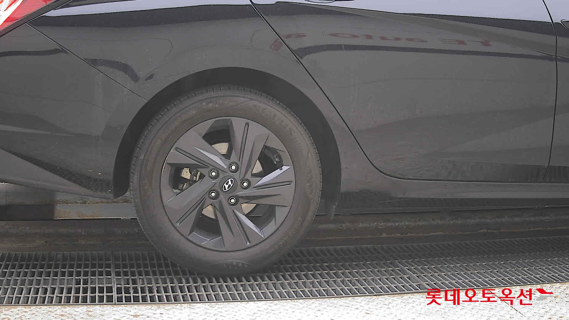 هيونداي إلانترا 2021 - صورة 28