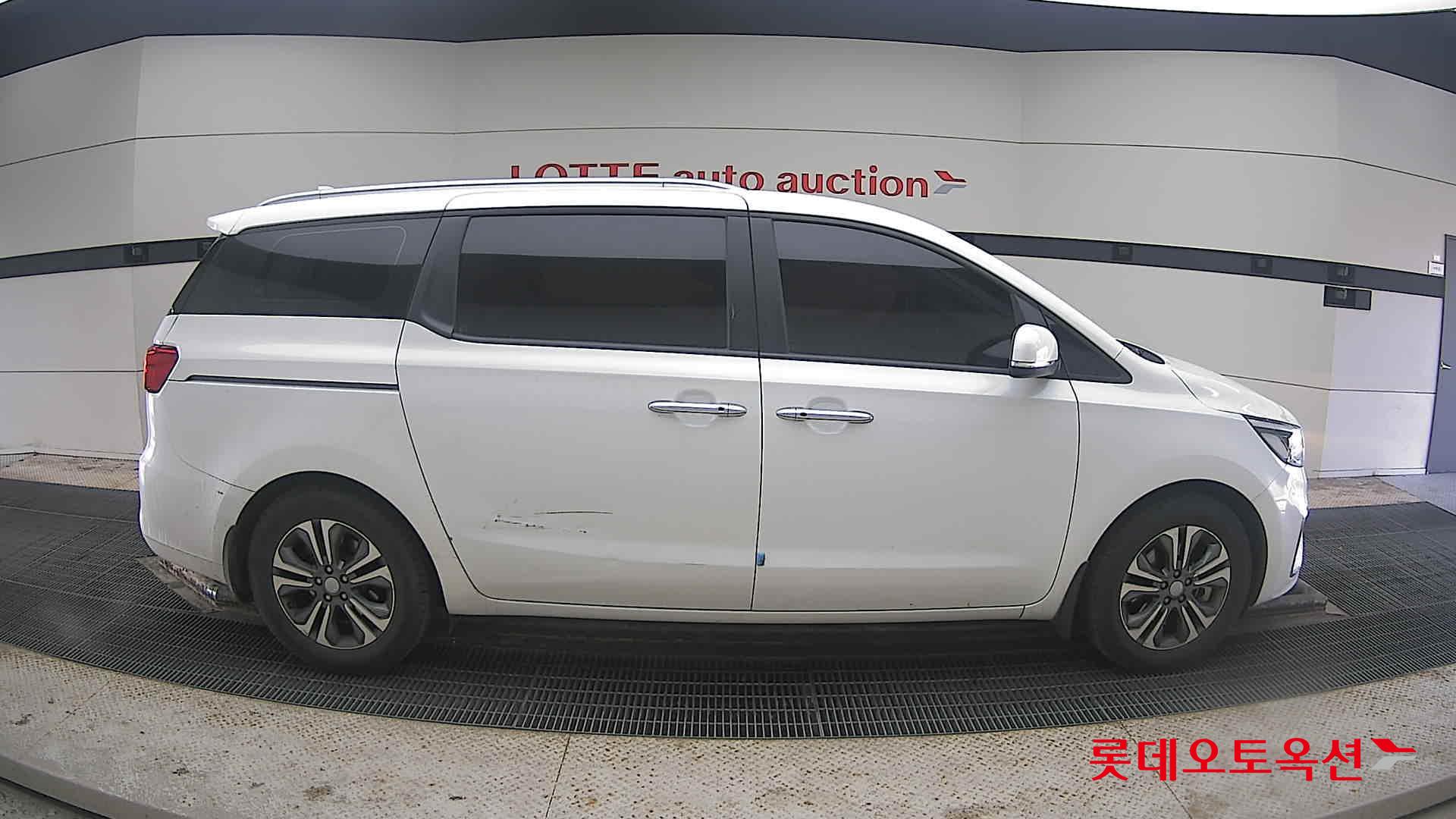Kia Carnival 2019 Snow White Pearl (optional) из Кореи, фото 3