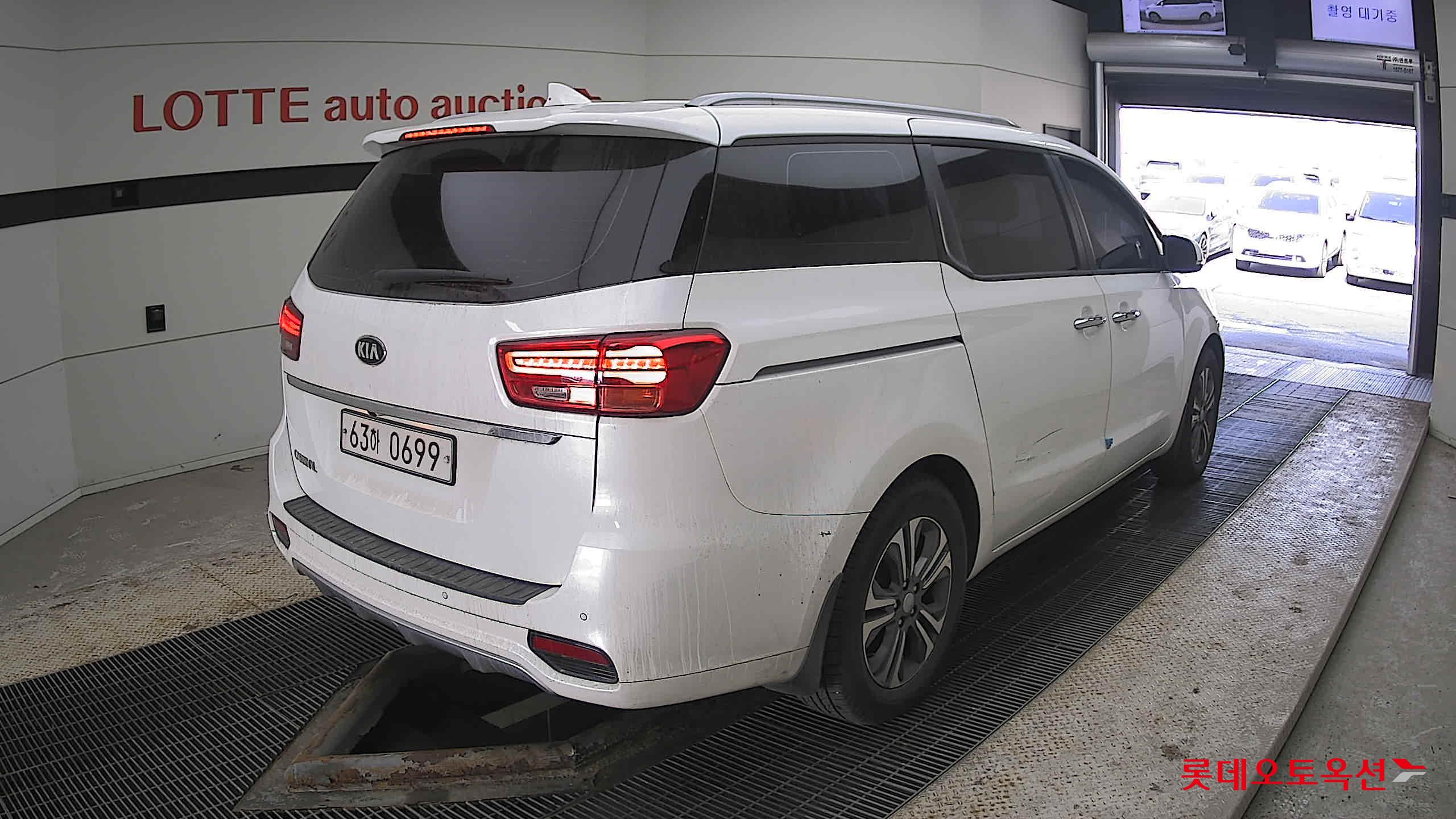 Kia Carnival 2019 Snow White Pearl (optional) из Кореи, фото 4