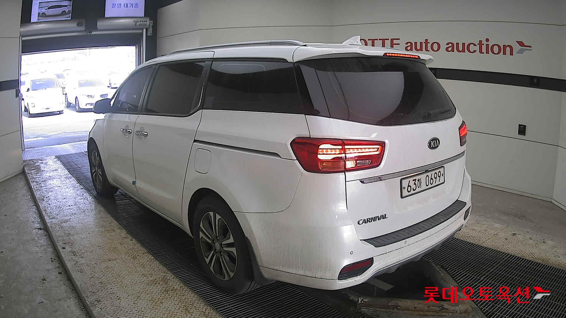 Kia Carnival 2019 Snow White Pearl (optional) из Кореи, фото 6
