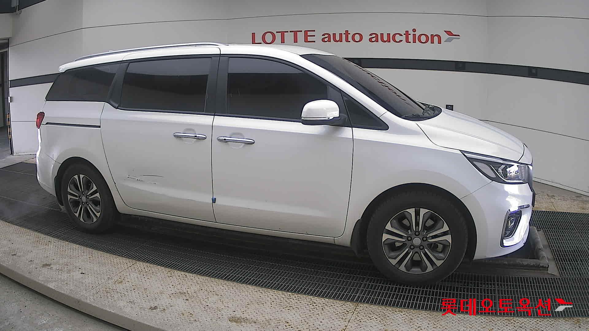 Kia Carnival id 3803742 из Кореи 17