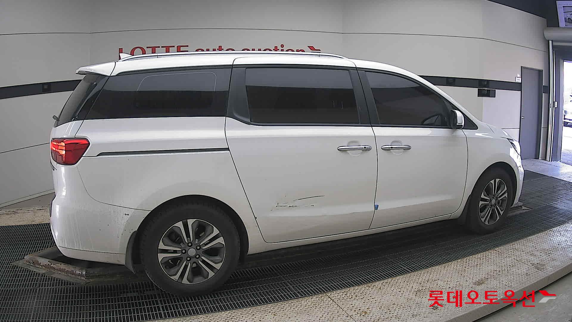 Kia Carnival id 3803742 из Кореи 18