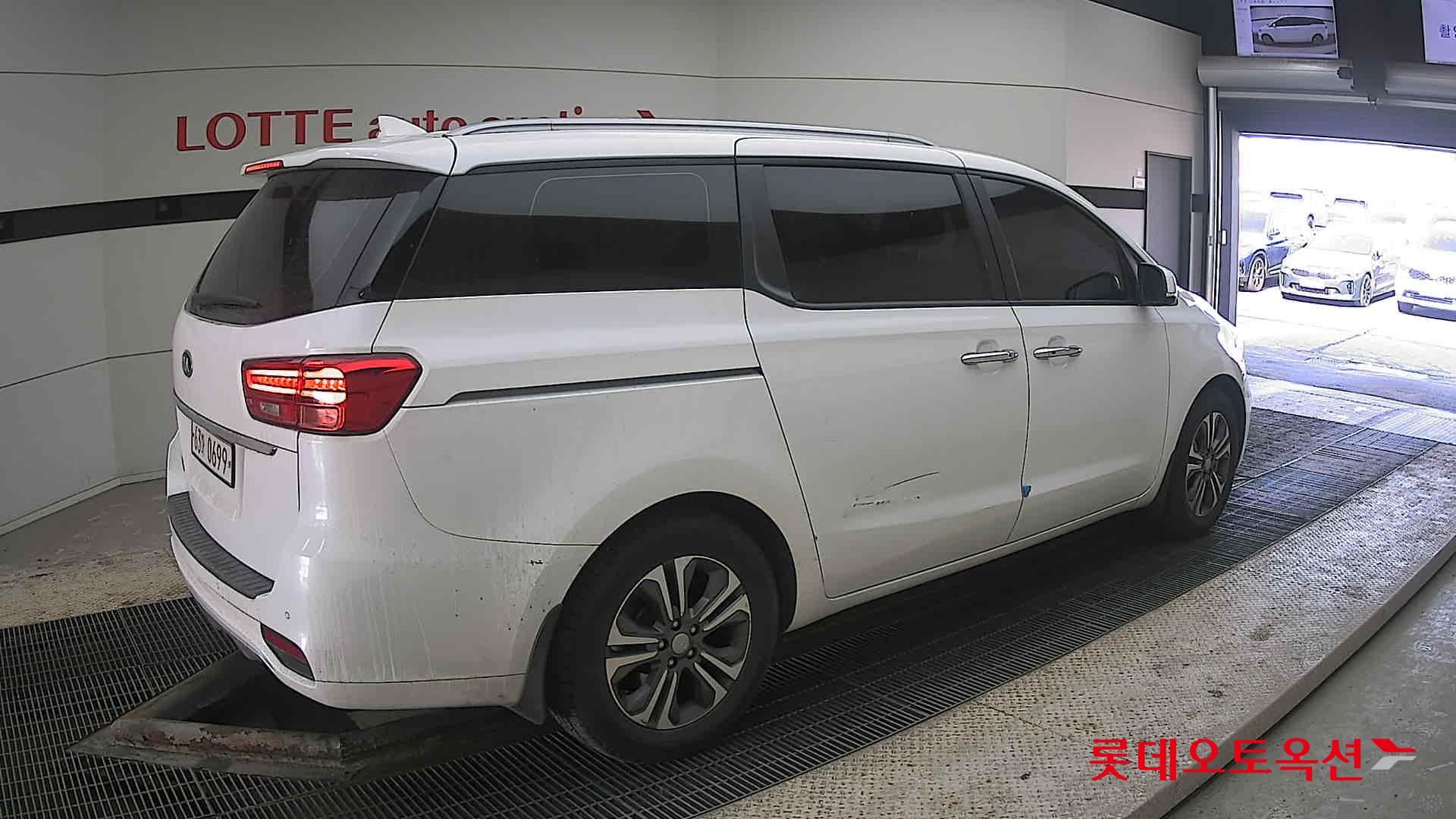 Kia Carnival id 3803742 из Кореи 19