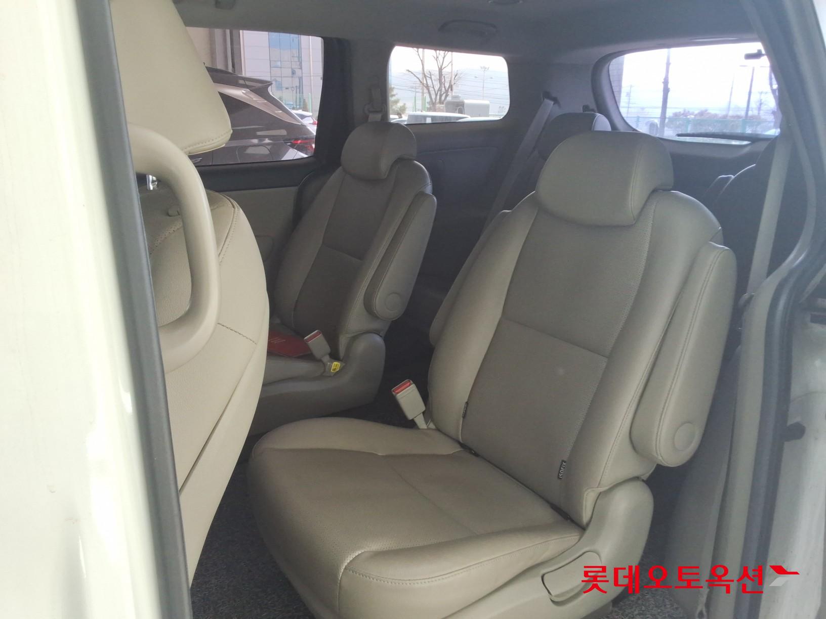 Kia Carnival id 3803742 из Кореи 35