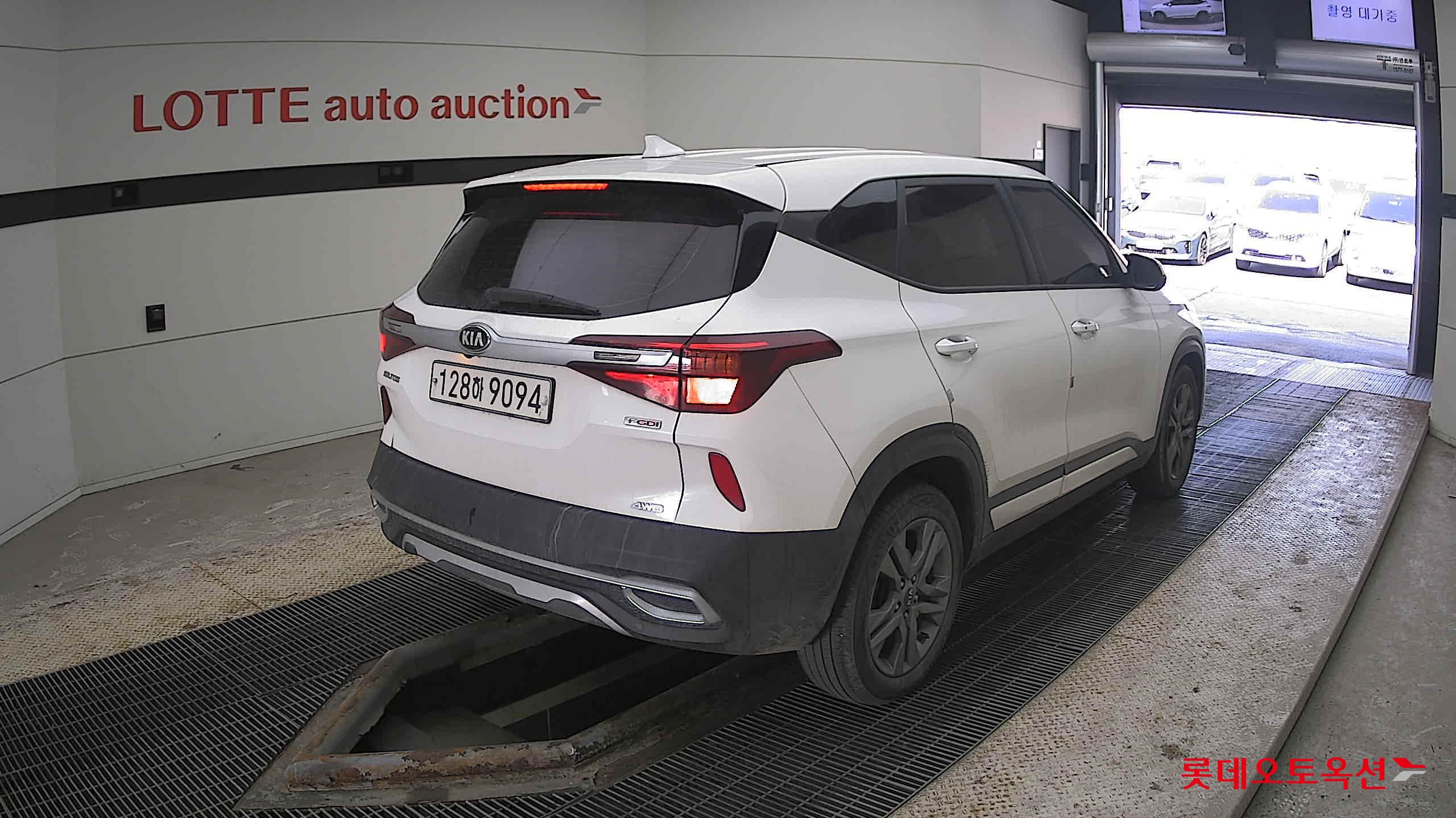 Kia Seltos 2020 Snow White Pearl из Кореи, фото 4