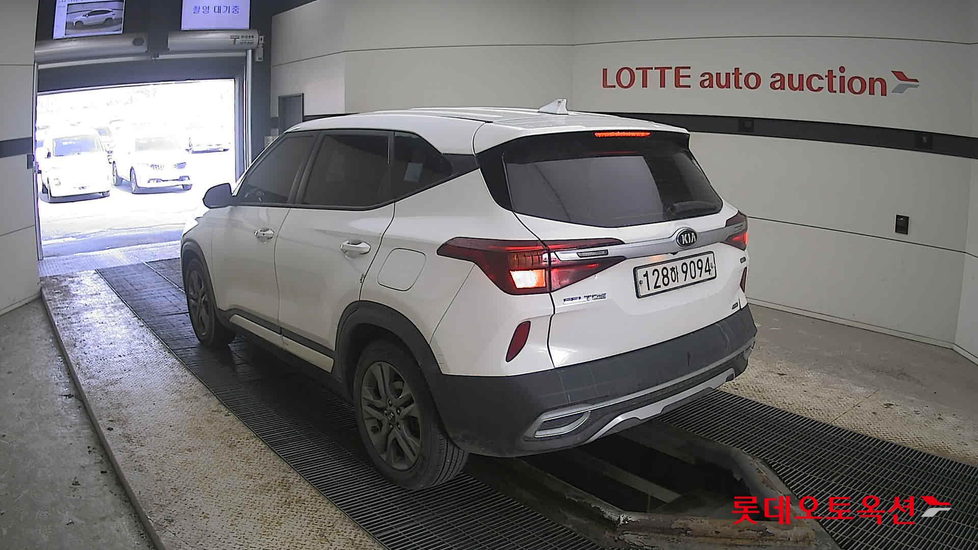 Kia Seltos 2020 Snow White Pearl из Кореи, фото 6