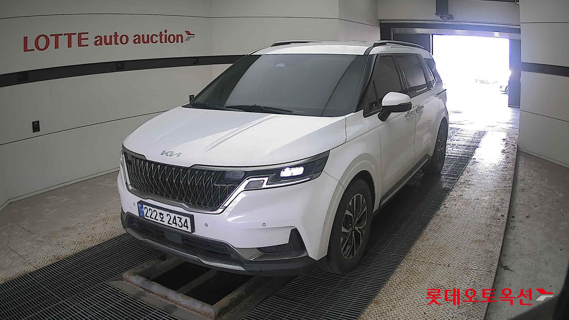 Kia Carnival 2023 Snow White Pearl из Кореи