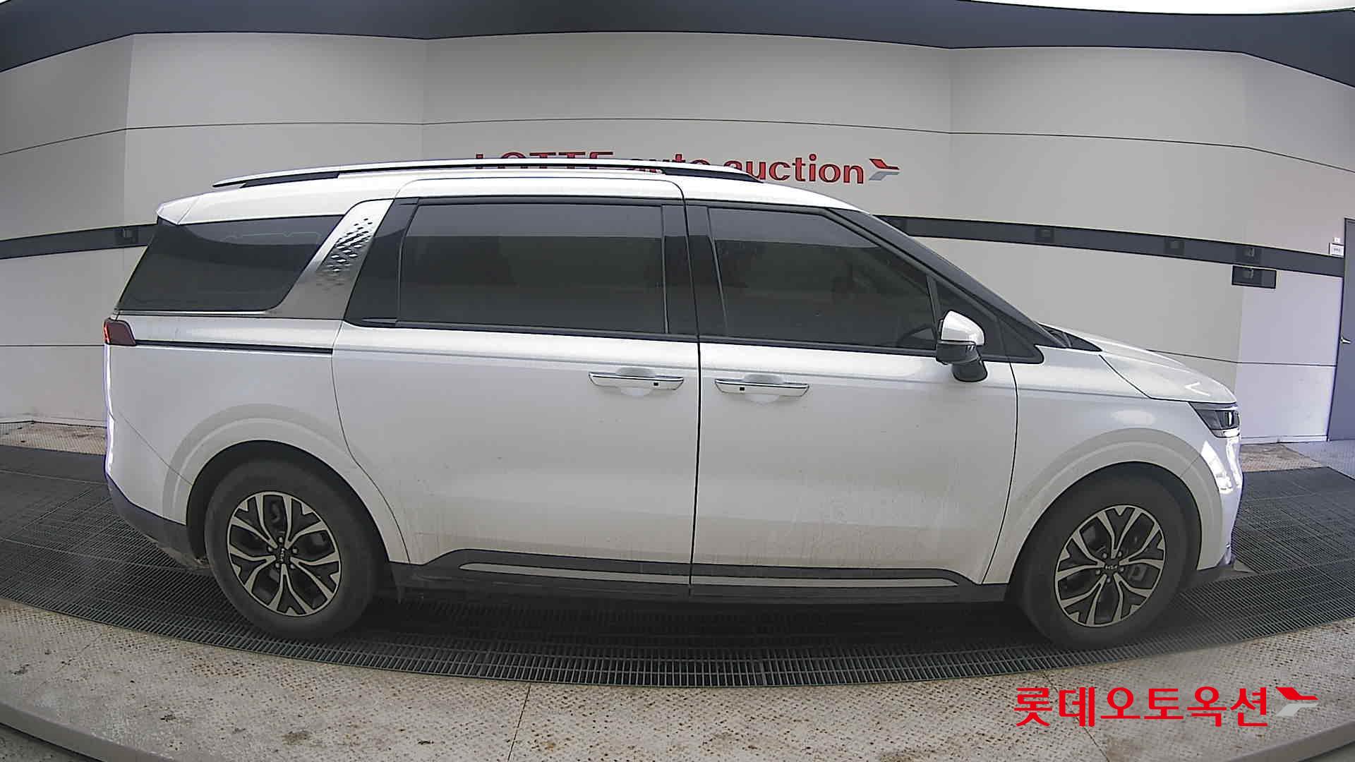 Kia Carnival 2023 Snow White Pearl из Кореи, фото 3