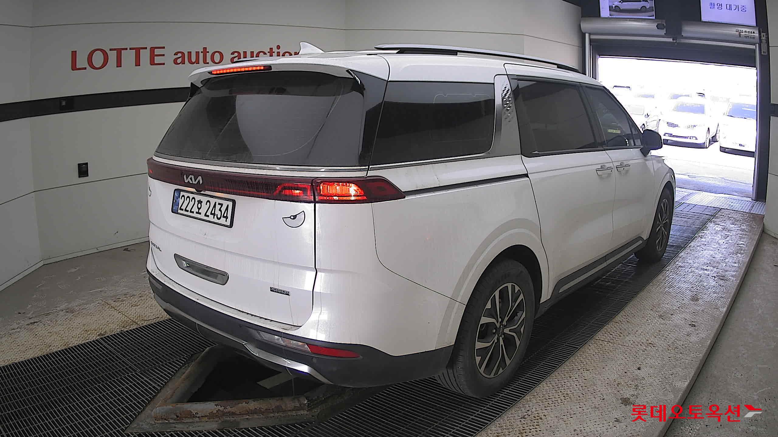 Kia Carnival 2023 Snow White Pearl из Кореи, фото 4