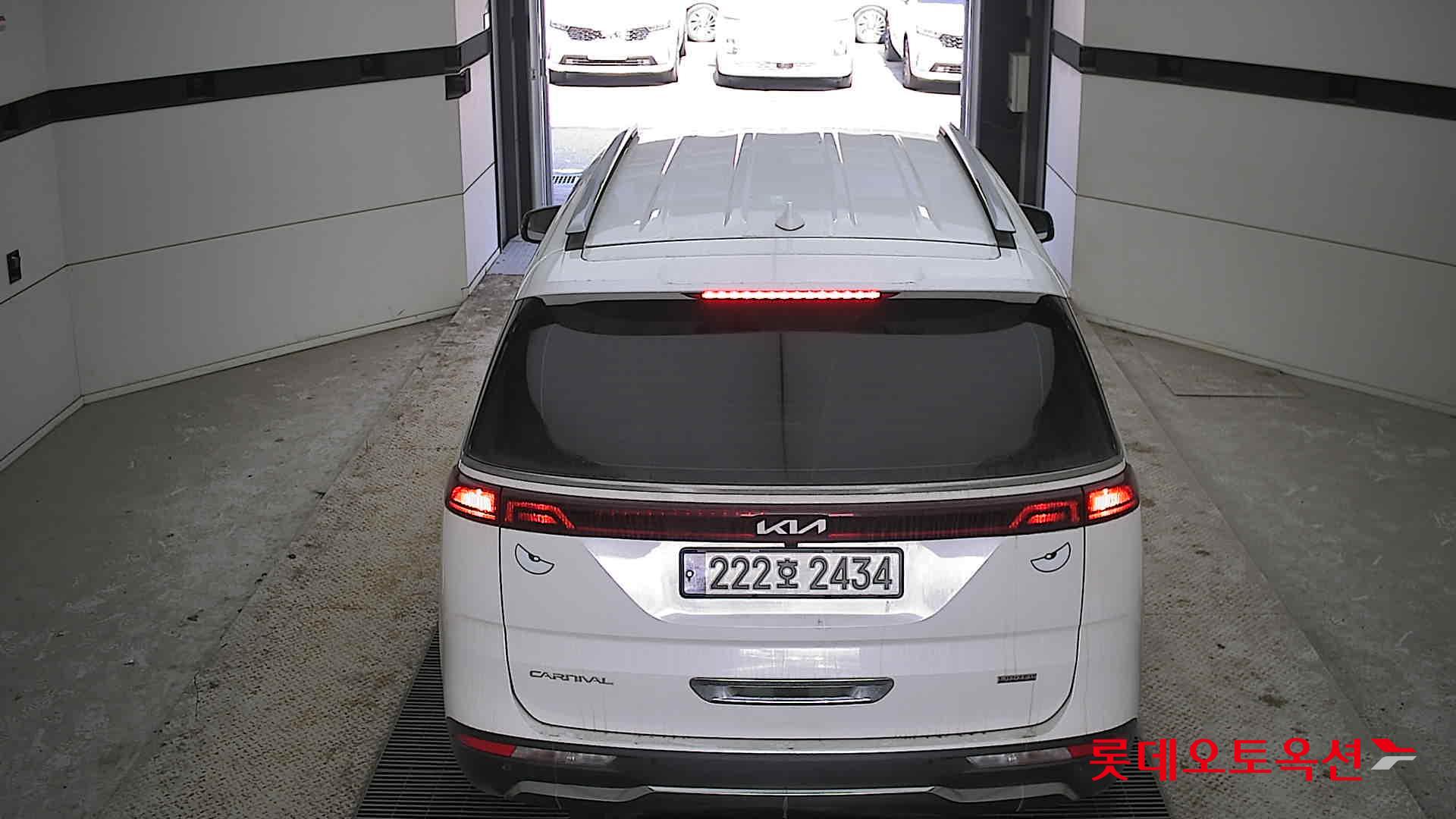 Kia Carnival 2023 Snow White Pearl из Кореи, фото 5