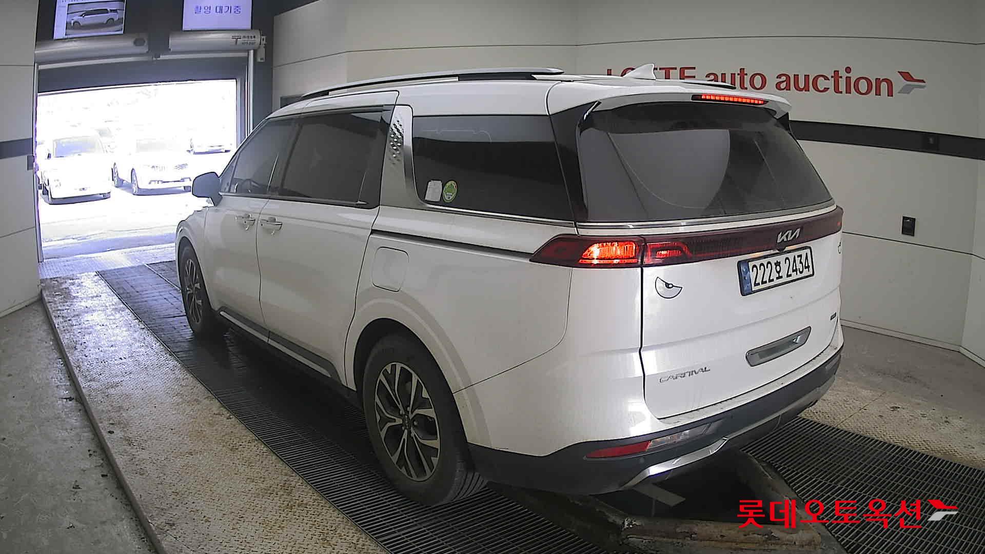 Kia Carnival 2023 Snow White Pearl из Кореи, фото 6