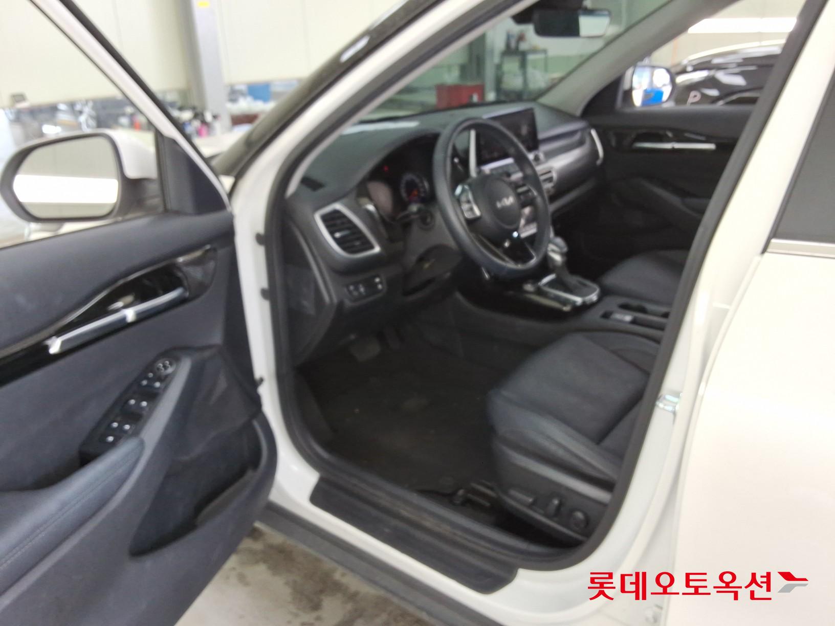 Kia Seltos 2023 - Image 35