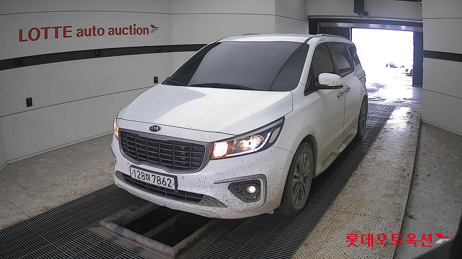 Kia Carnival 2020 Snow White Pearl (optional) из Кореи