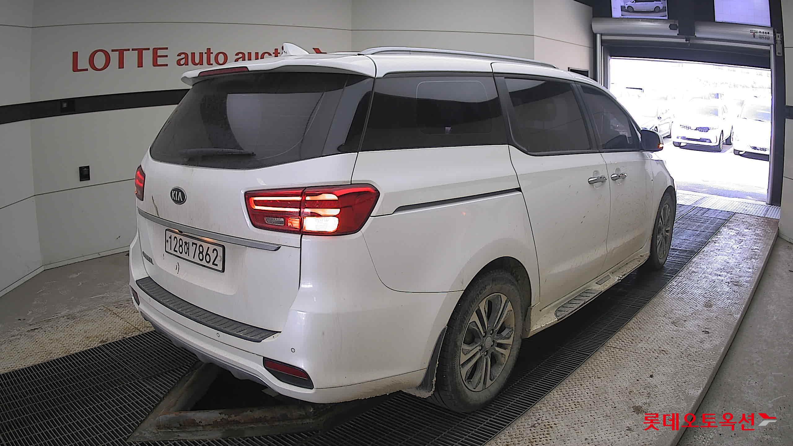 Kia Carnival 2020 Snow White Pearl (optional) из Кореи, фото 4