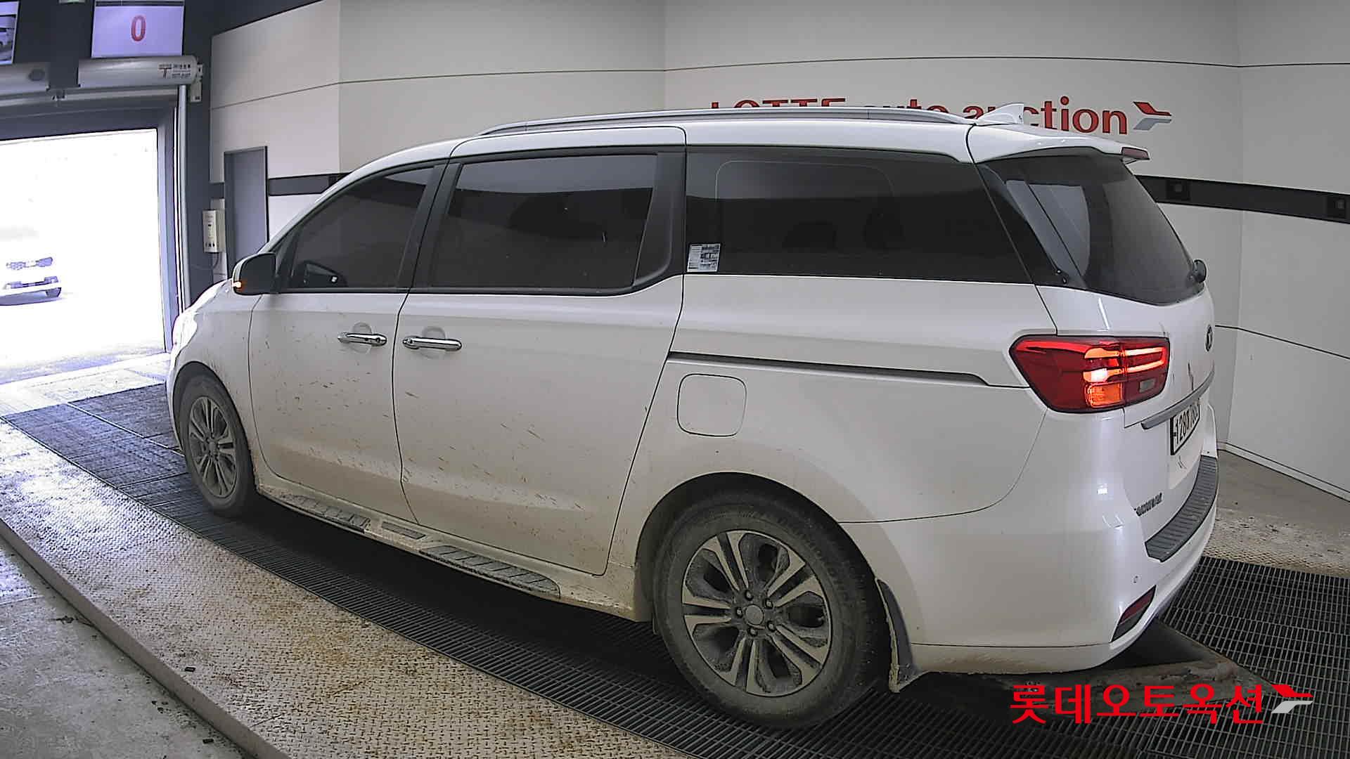 Kia Carnival id 3803820 из Кореи 10