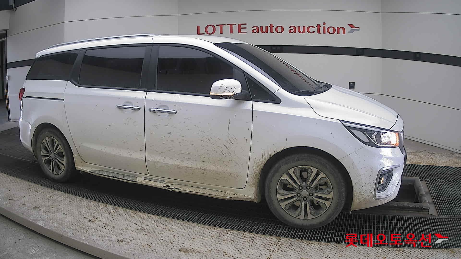 Kia Carnival id 3803820 из Кореи 17