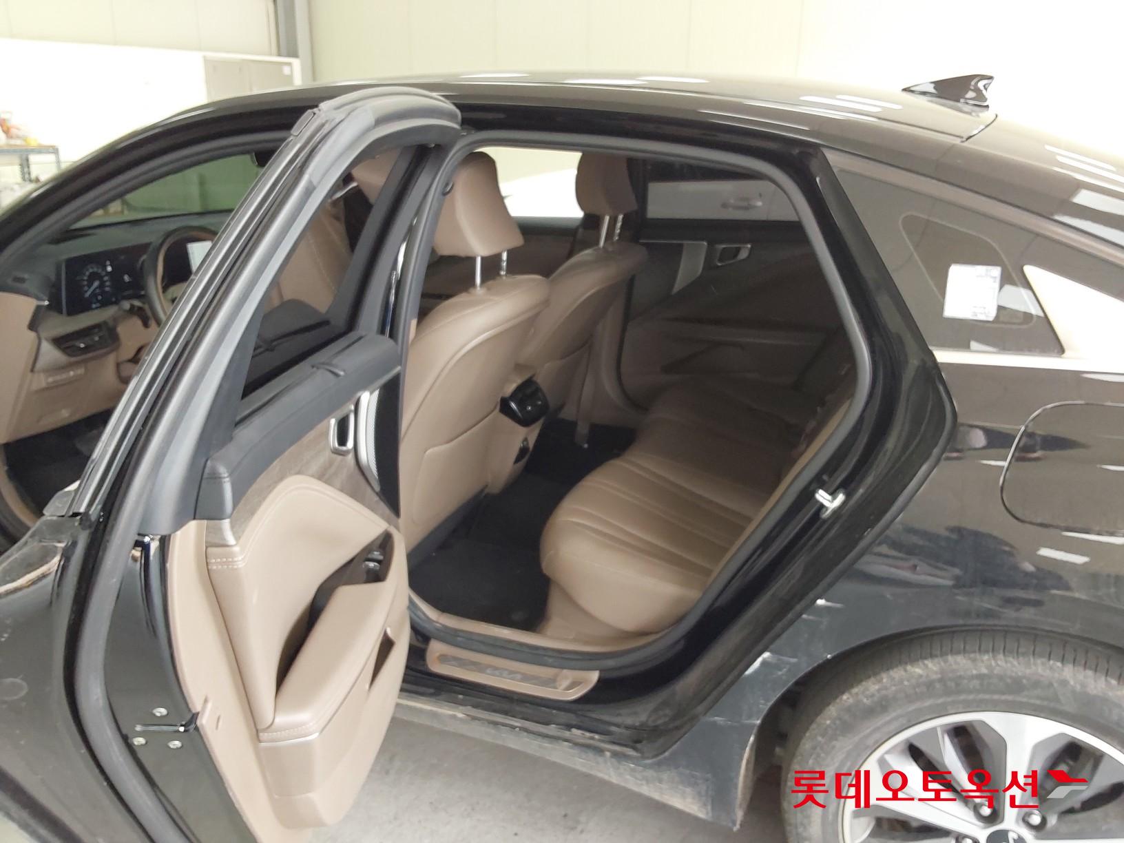 كيا K8 2022 - صورة 38