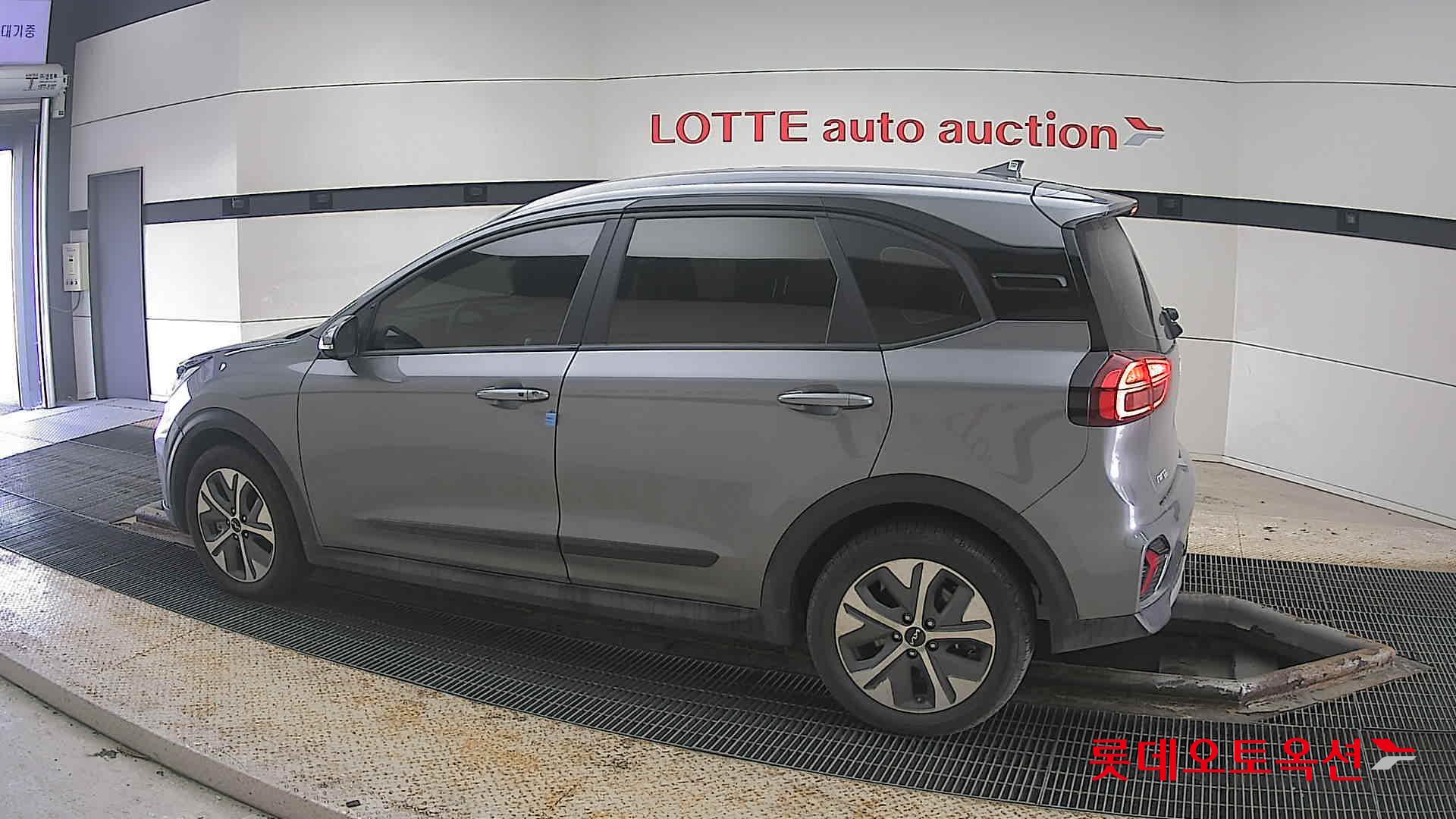 كيا نيرو 2023 - صورة 14