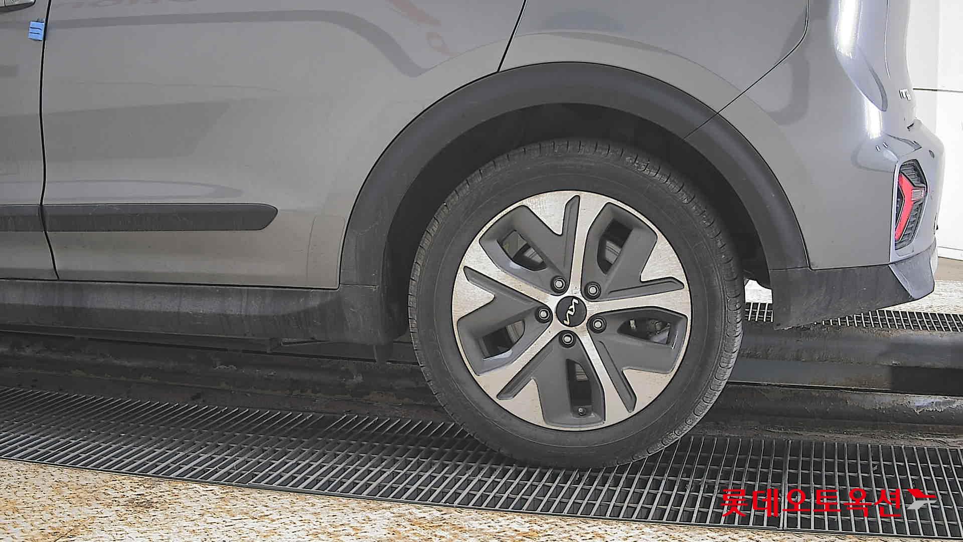 كيا نيرو 2023 - صورة 26