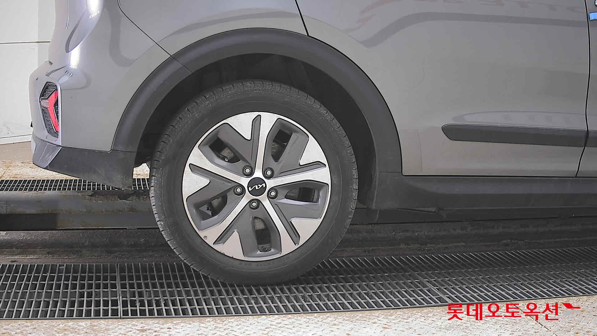 كيا نيرو 2023 - صورة 28