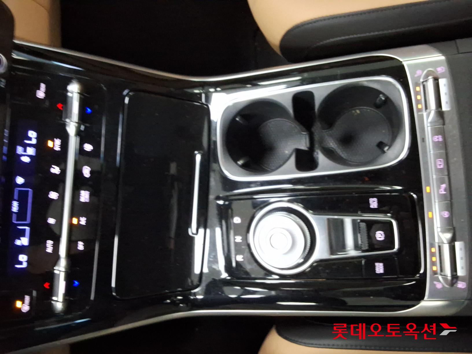 Kia Carnival 2023 - Image 32