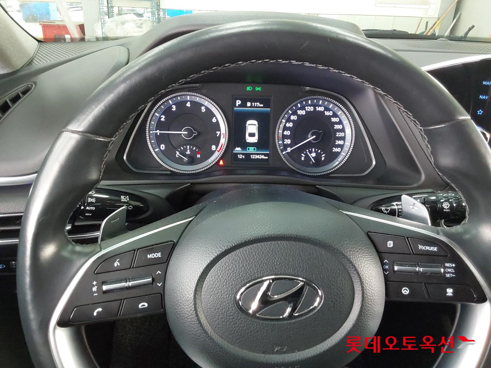 Hyundai Sonata 2022 - Image 30