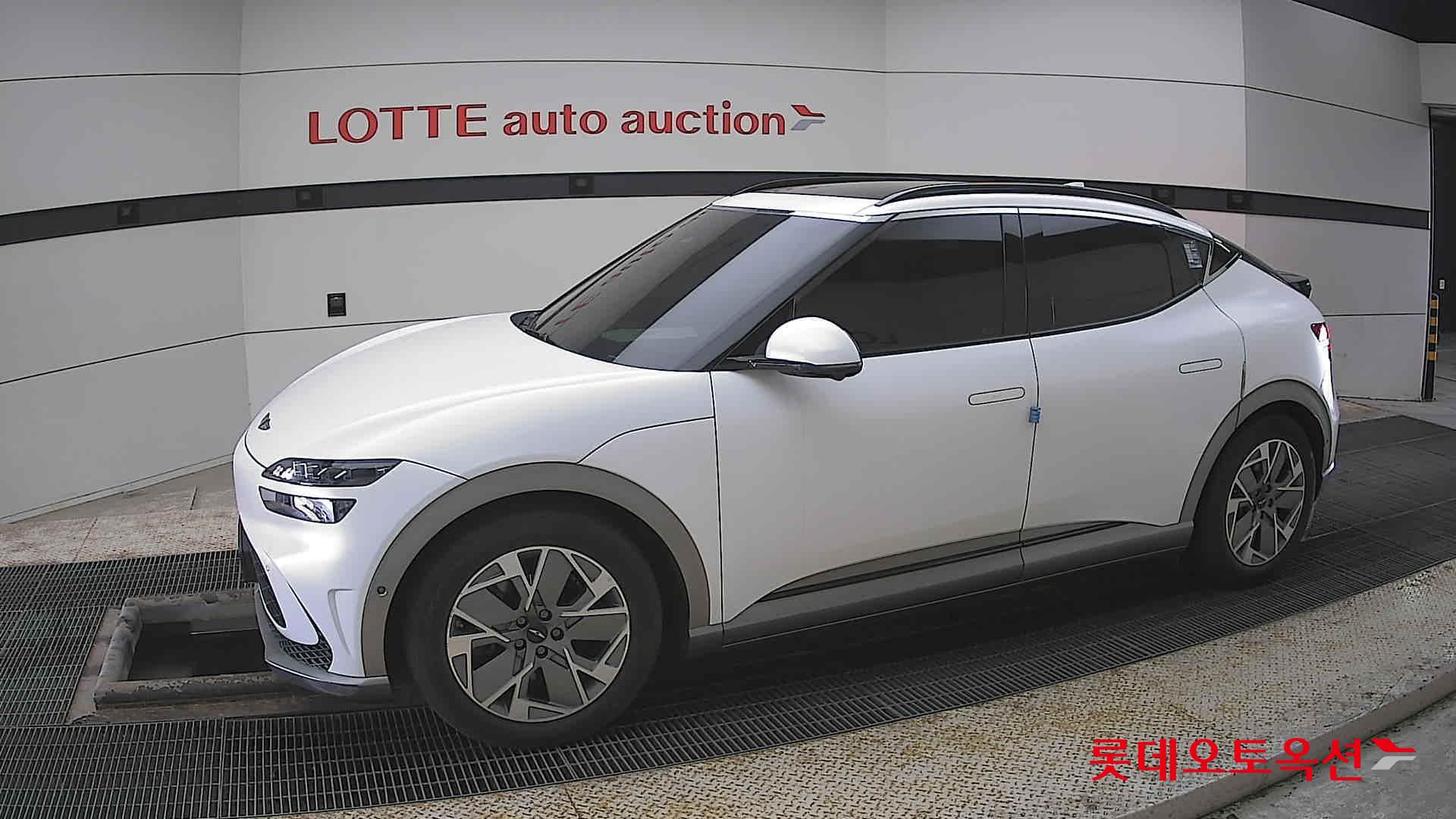 جينسس جي في 60