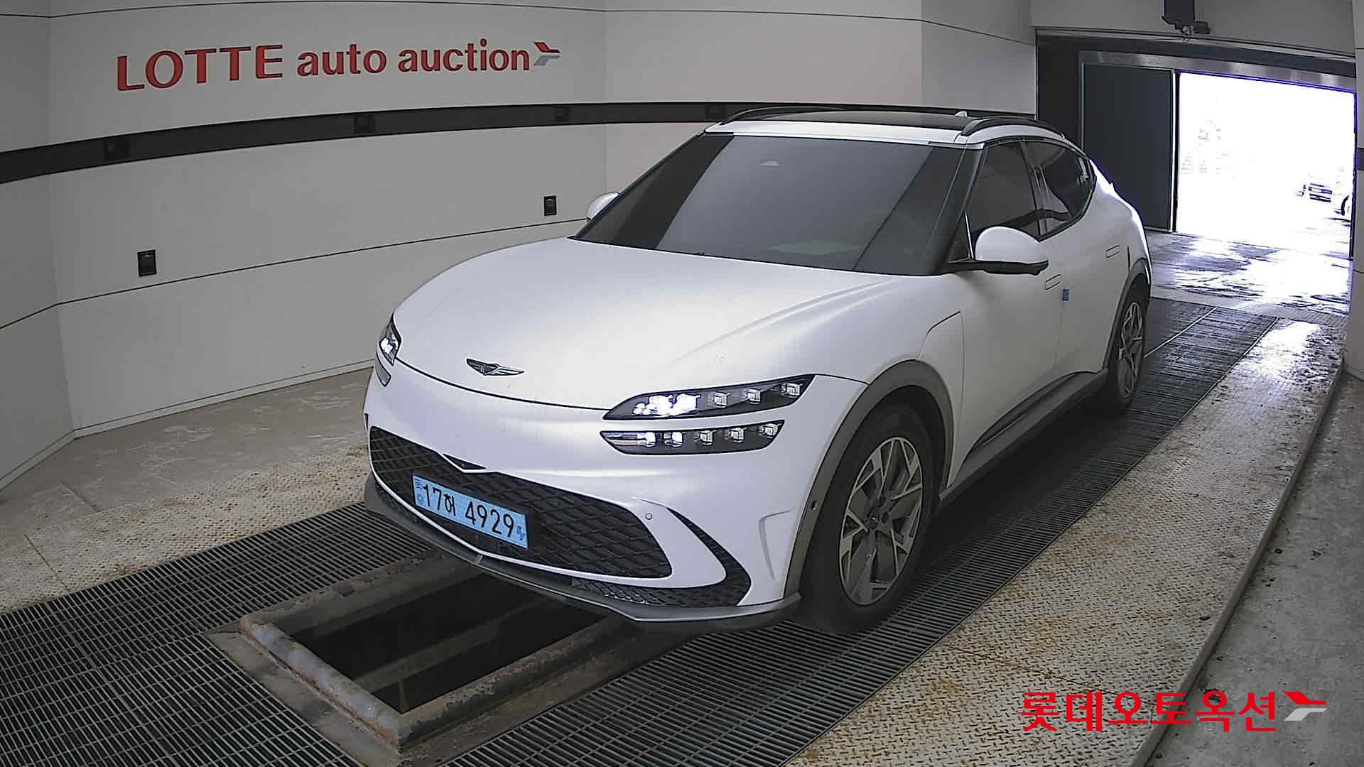 جينسس جي في 60