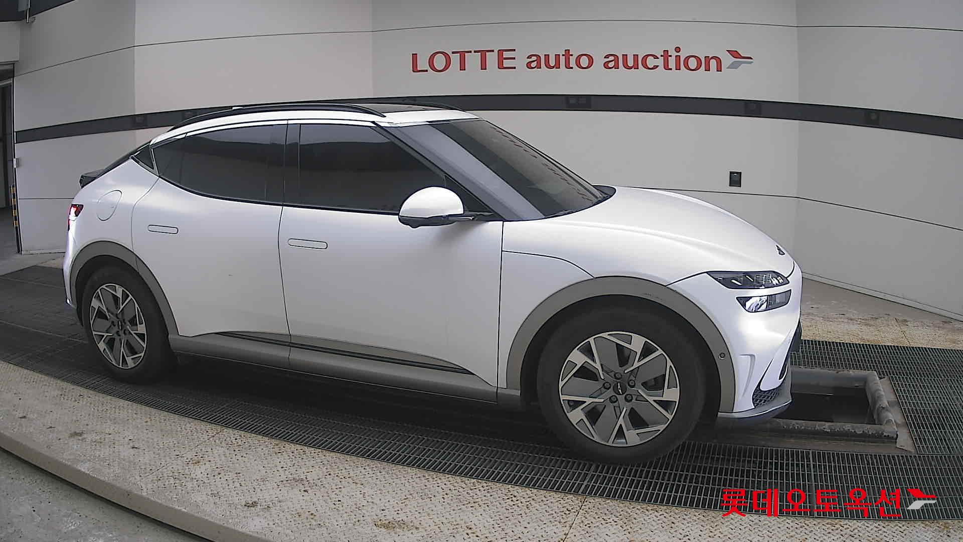 جينسس جي في 60