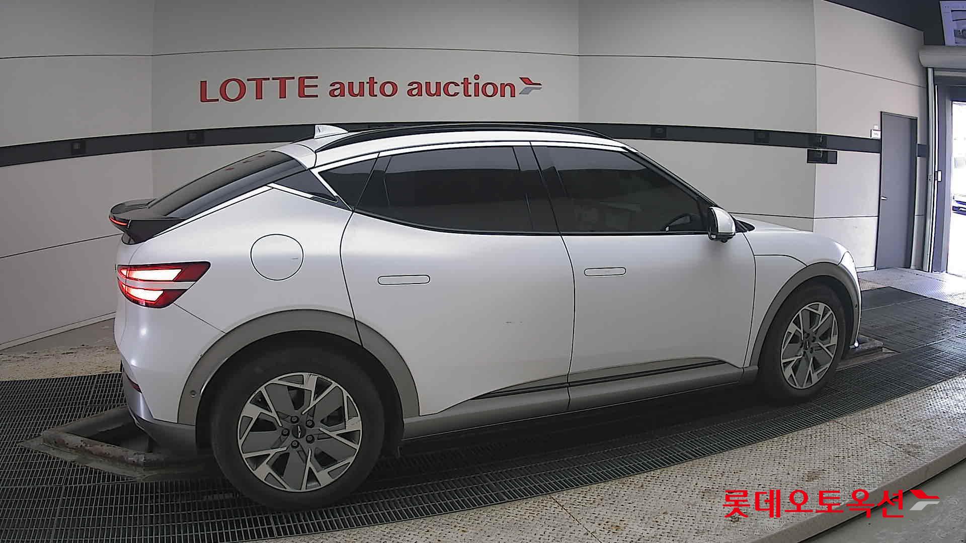 جينسس جي في 60