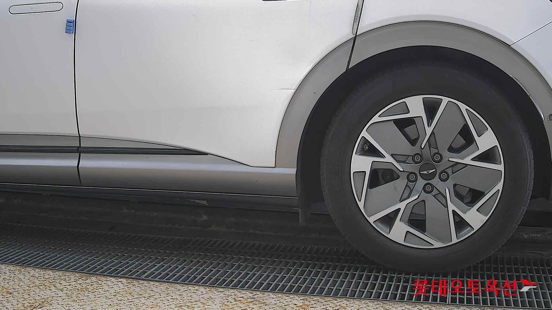 جينسس جي في 60