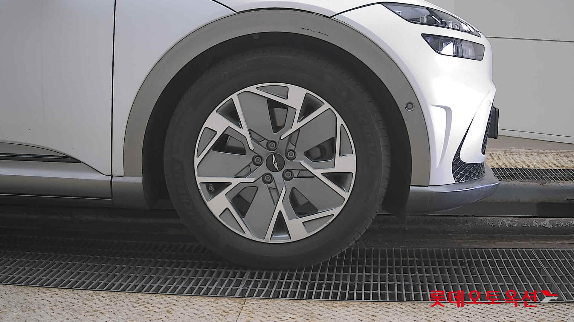 جينسس جي في 60