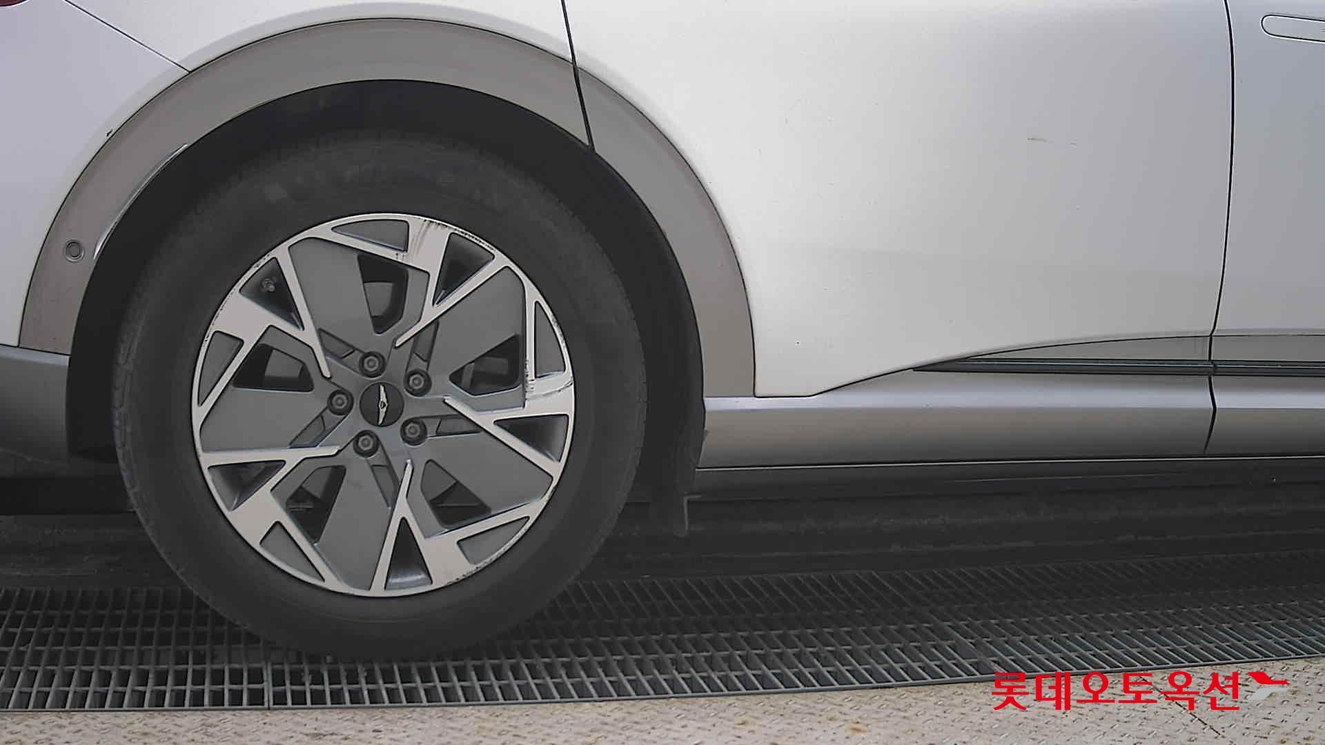 جينسس جي في 60