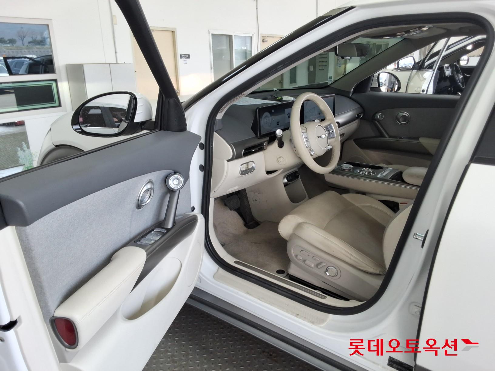 جينسس جي في 60