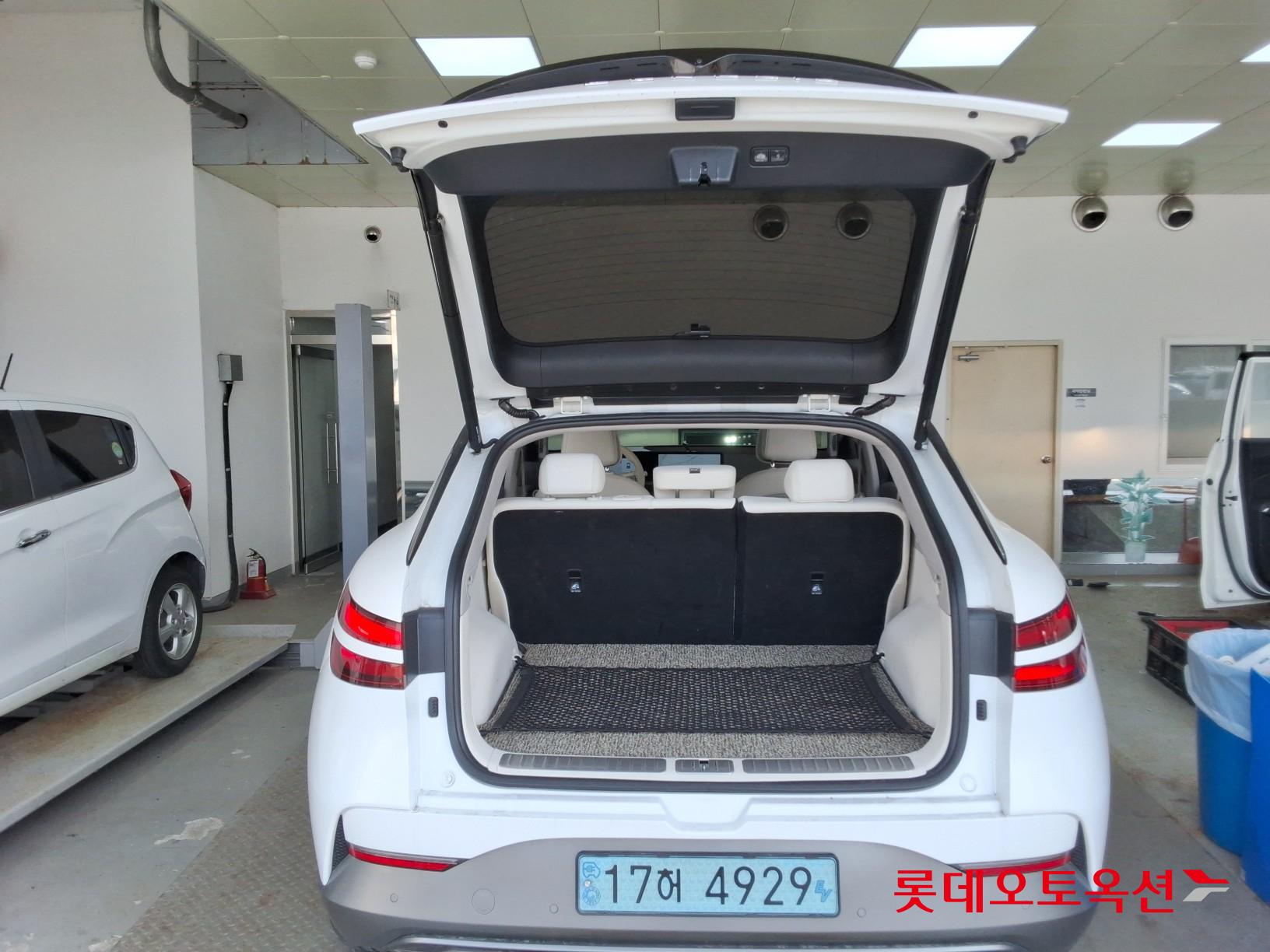 جينسس جي في 60