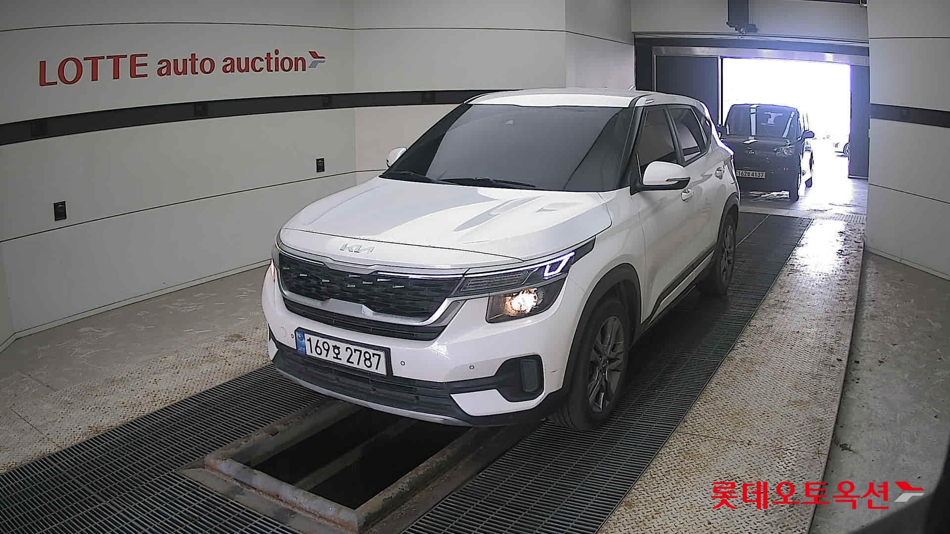 Kia Seltos 2023 Snow White Pearl из Кореи