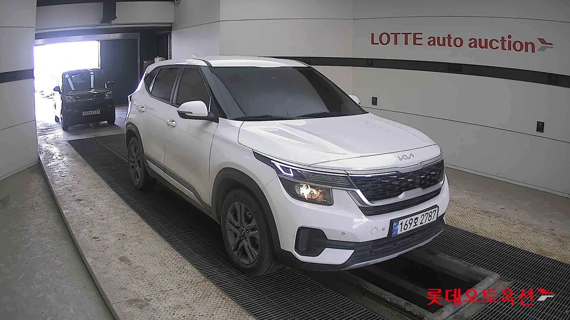 Kia Seltos 2023 Snow White Pearl из Кореи, фото 2