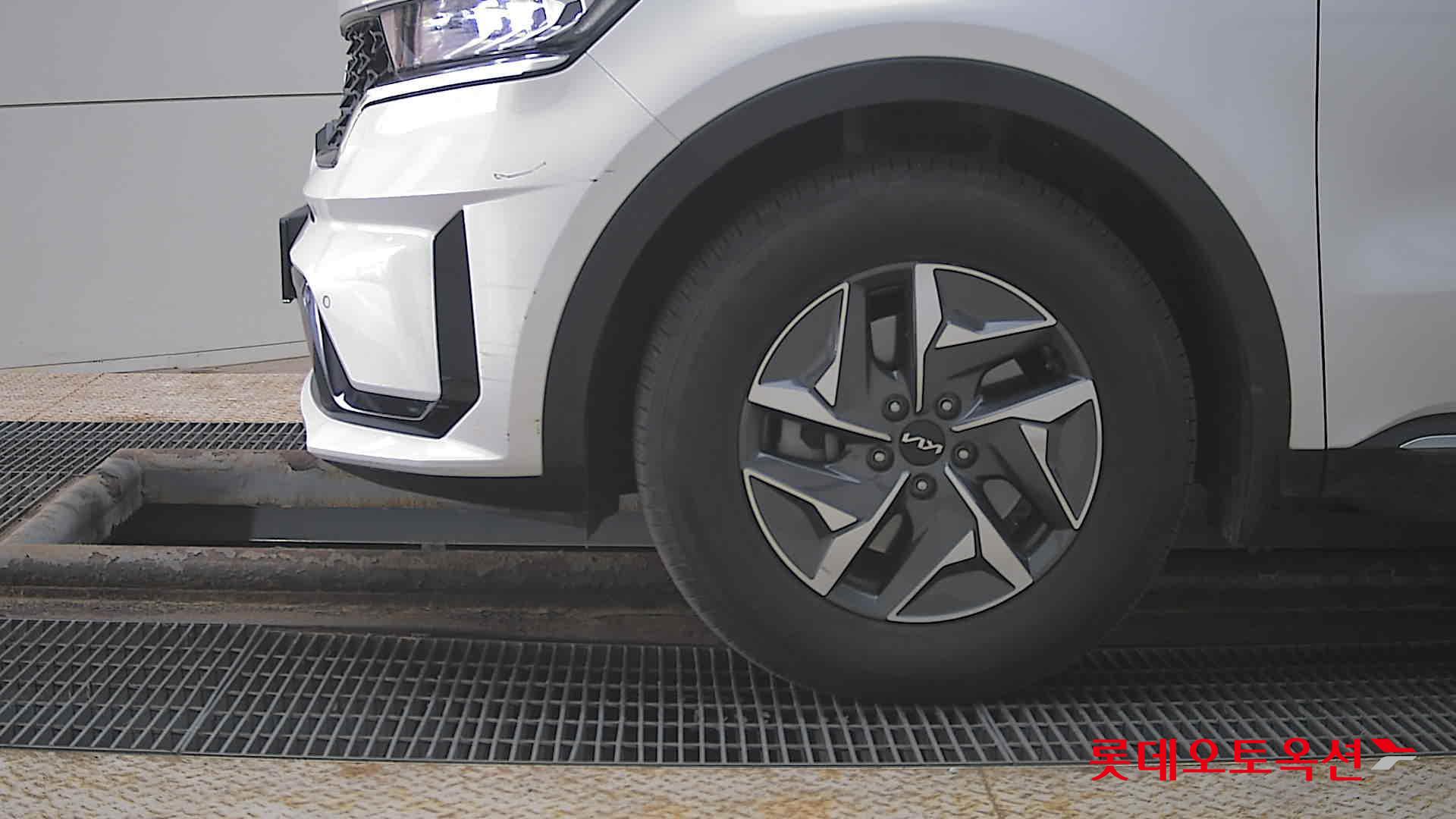 كيا سورينتو 2023 - صورة 25