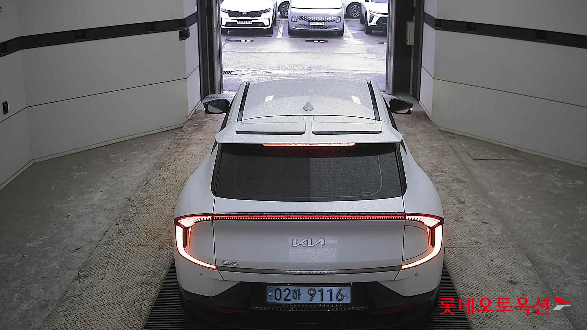 Kia EV6 2022 Snow White Pearl из Кореи, фото 5