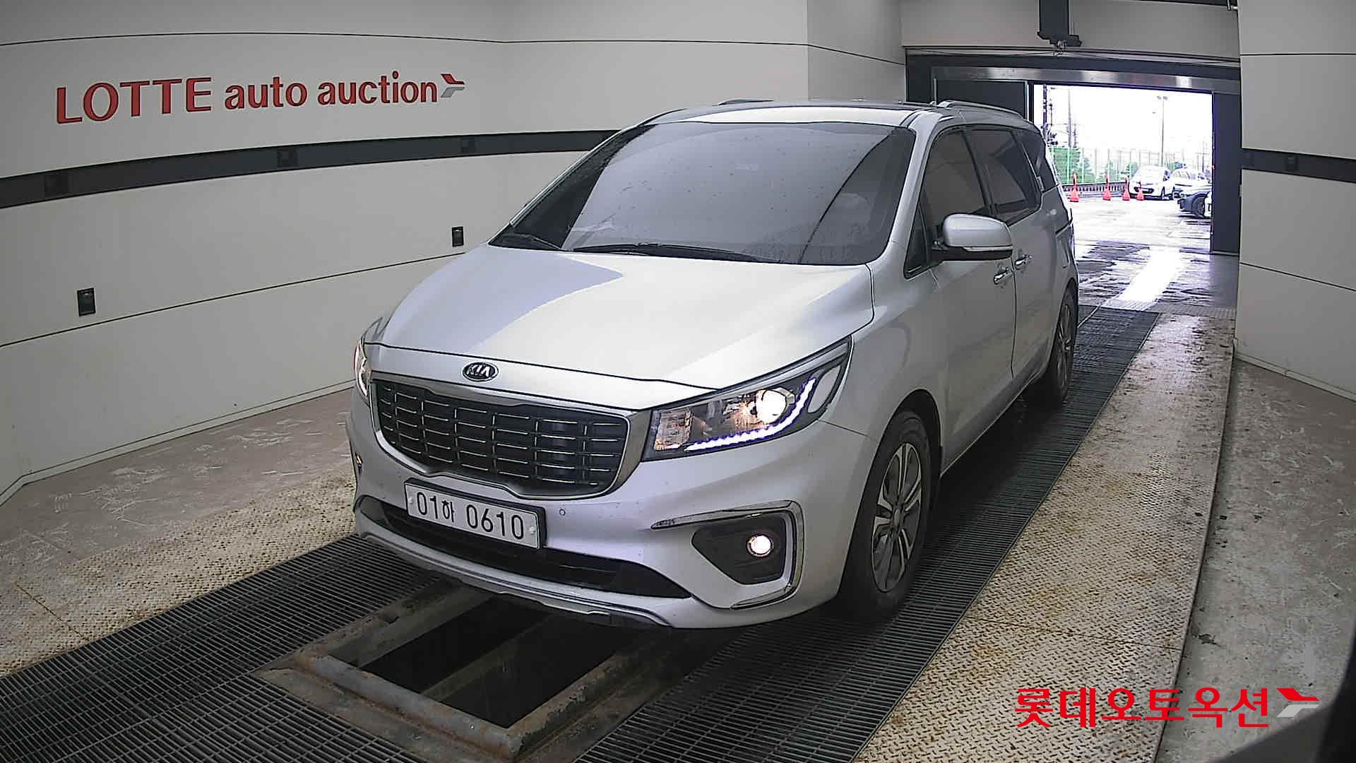 Kia Carnival 2019 Silky Silver из Кореи