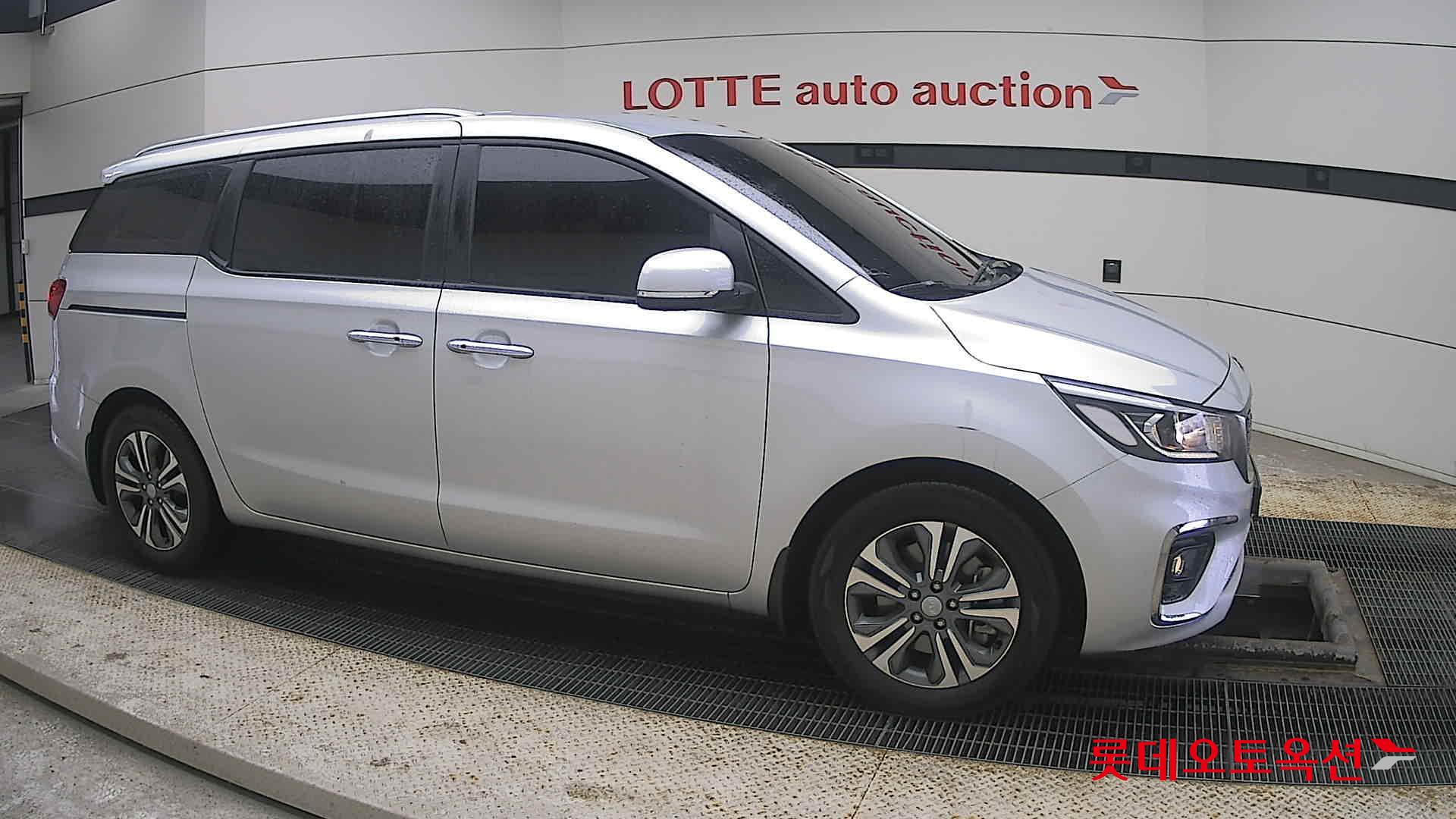 Kia Carnival id 3809969 из Кореи 17