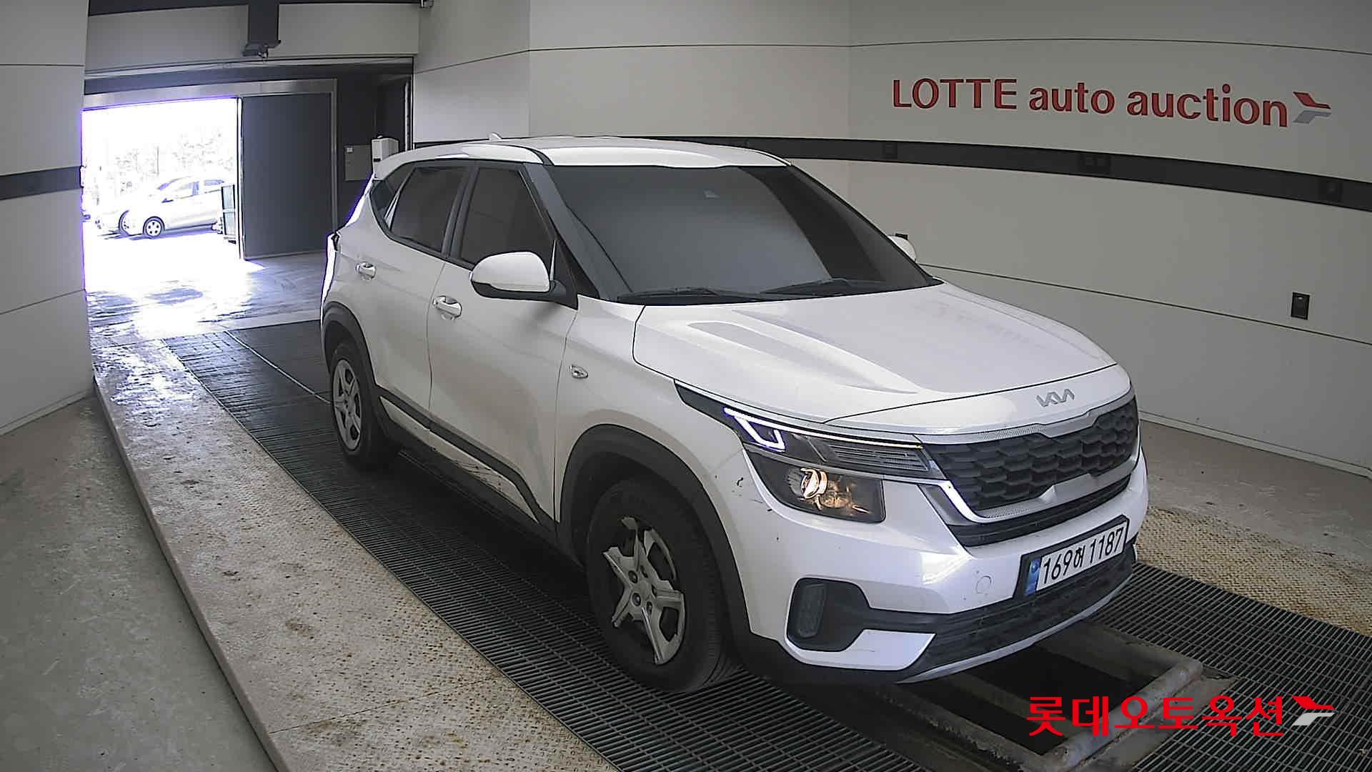 Kia Seltos 2023 Snow White Pearl из Кореи, фото 2