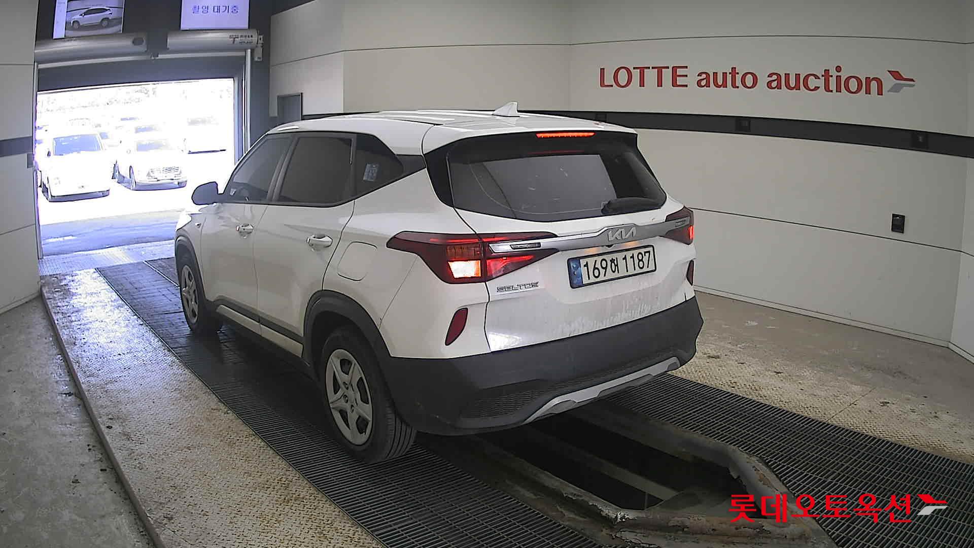 Kia Seltos 2023 Snow White Pearl из Кореи, фото 6