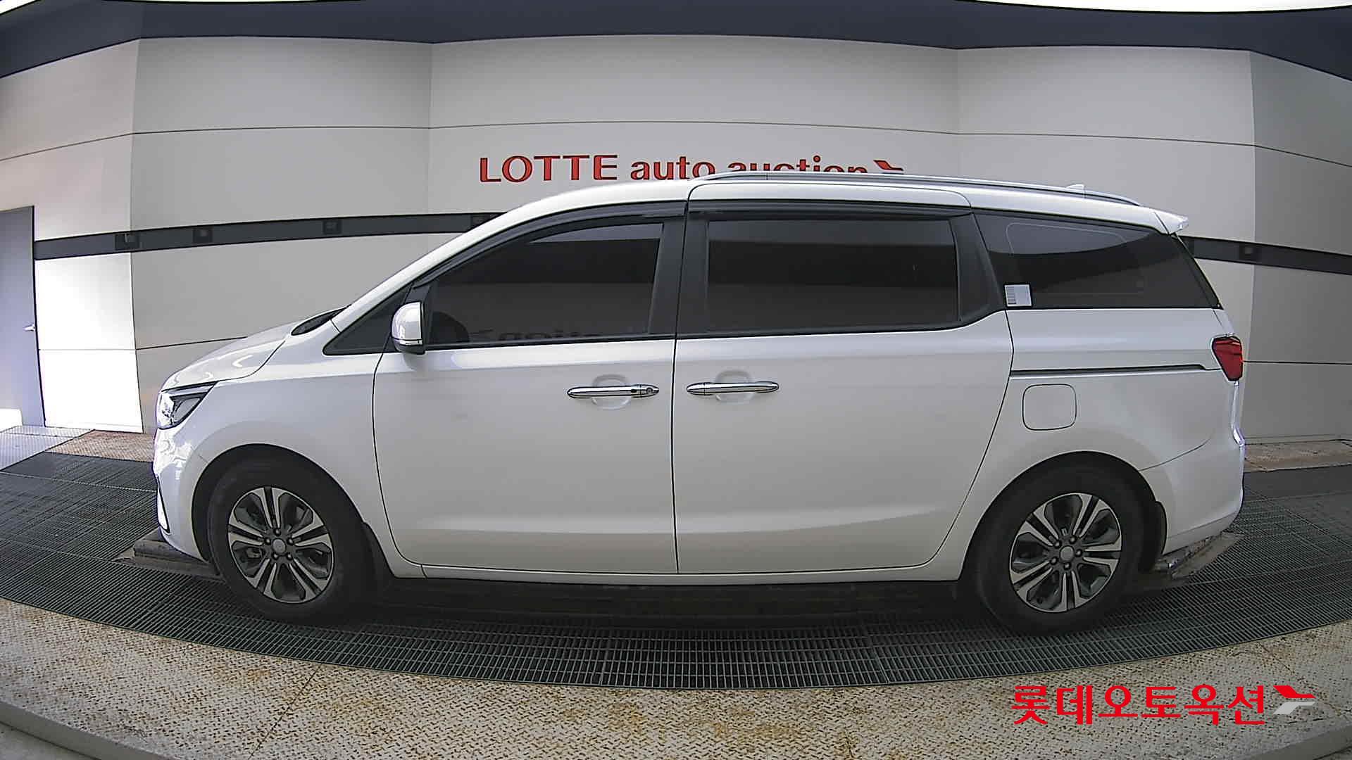 Kia Carnival id 3803752 из Кореи 7