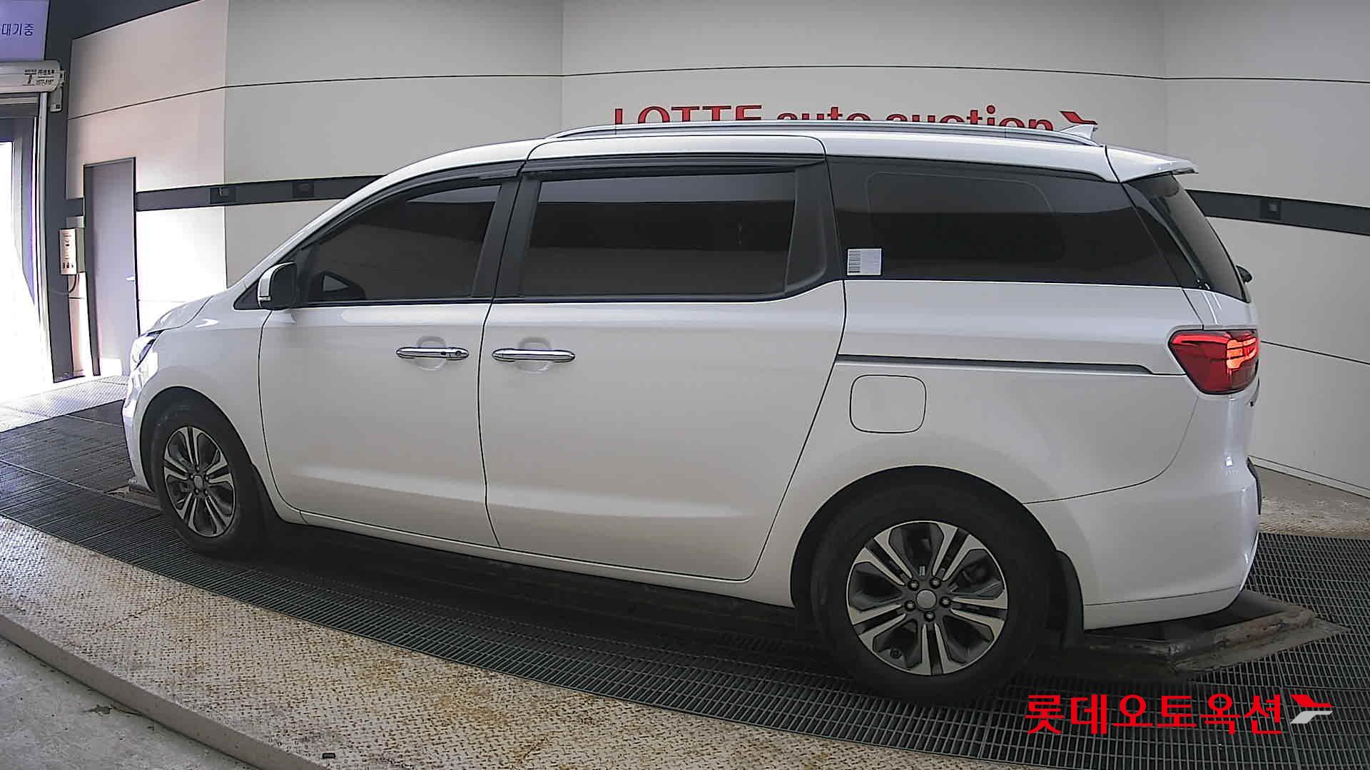 Kia Carnival id 3803752 из Кореи 11