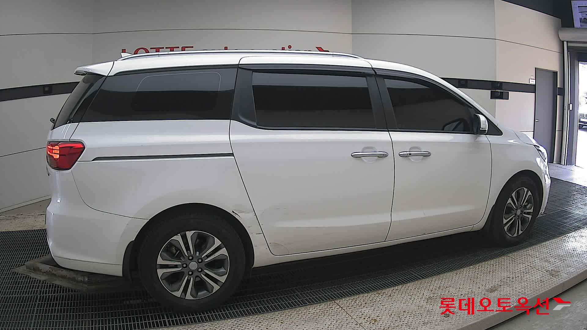 Kia Carnival id 3803752 из Кореи 18