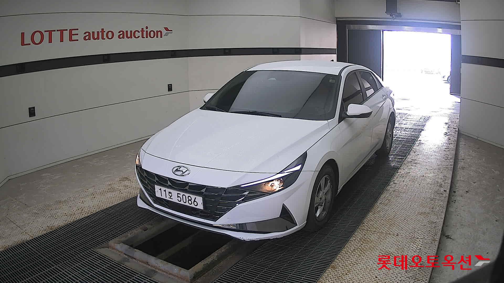 Hyundai Avante 2021 Polar White из Кореи