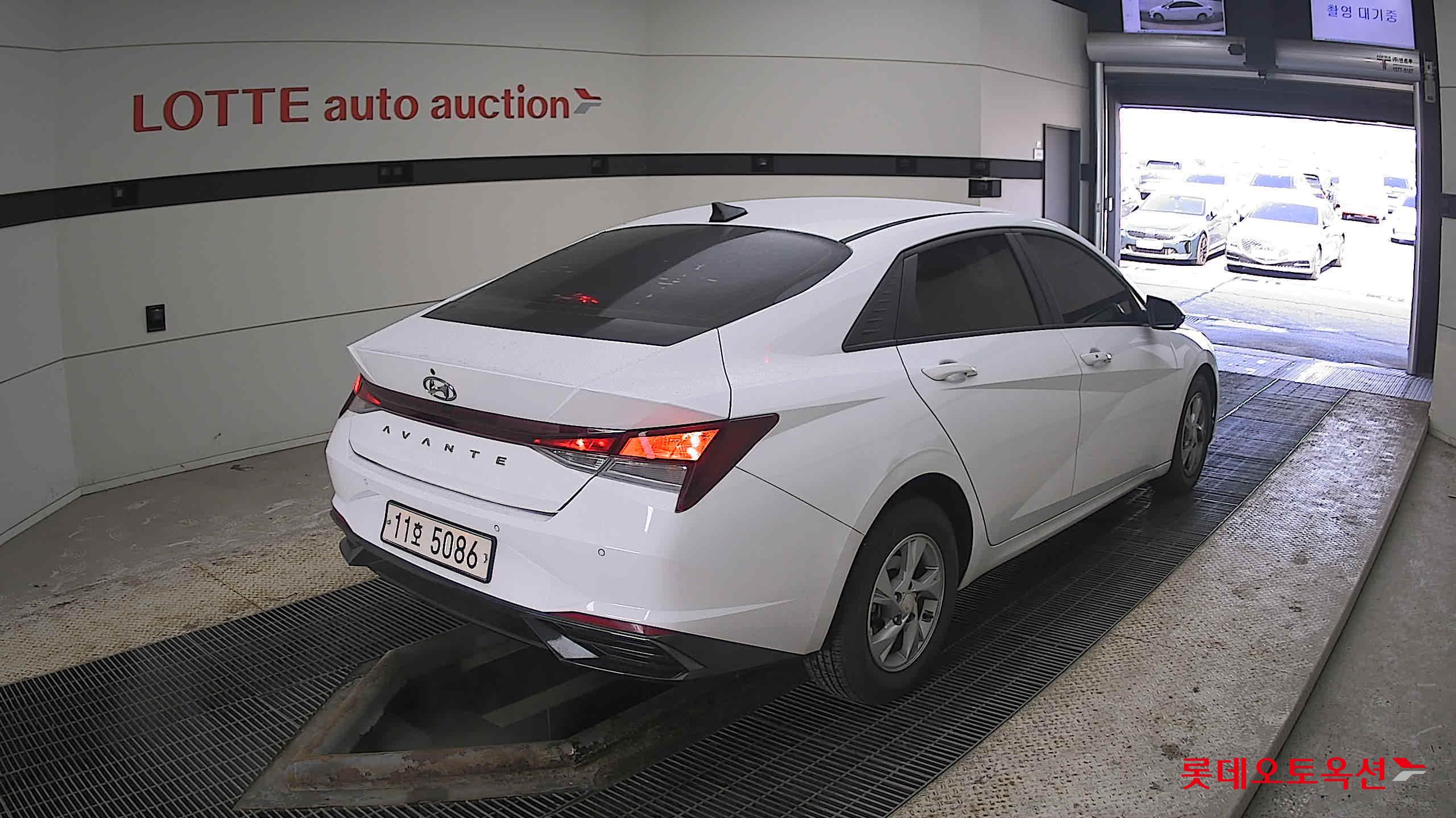 Hyundai Avante 2021 Polar White из Кореи, фото 4