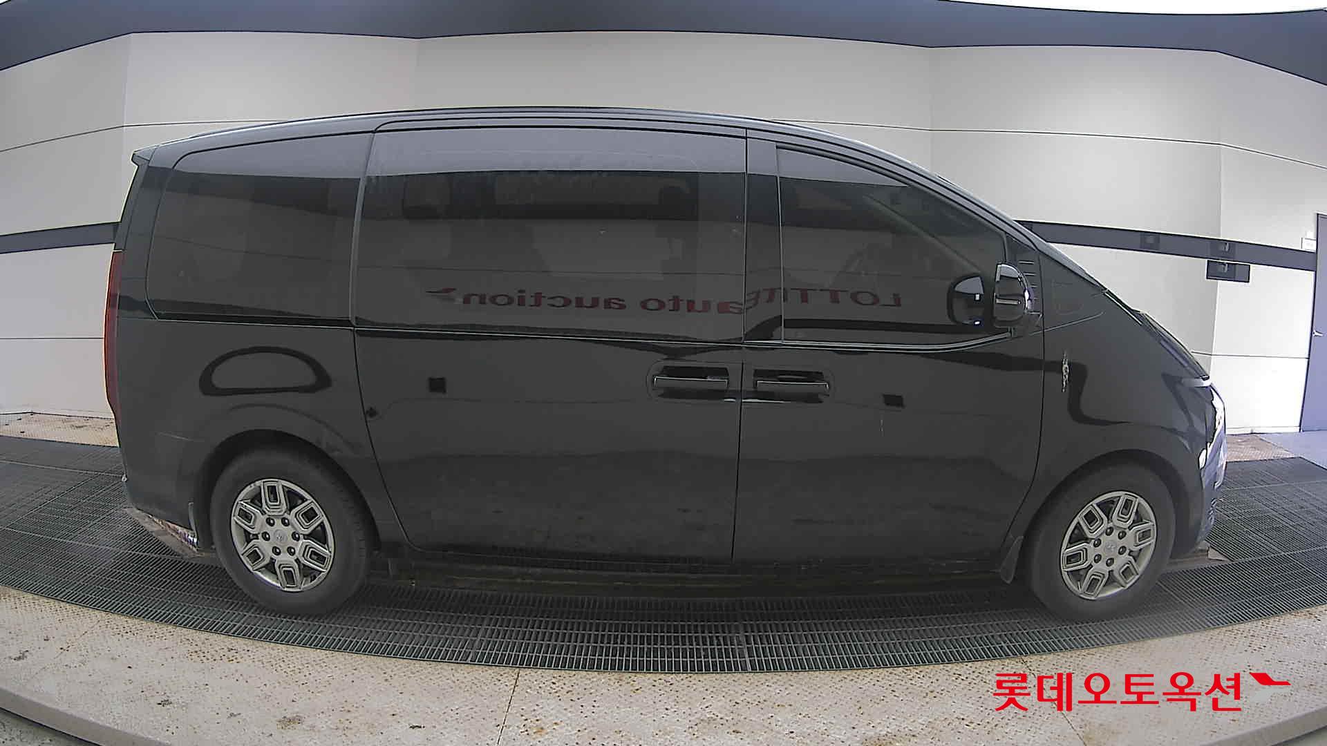 Hyundai Staria 2023 Abyss Black Pearl из Кореи, фото 3