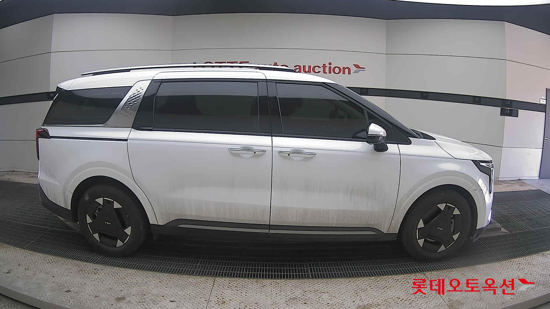 Kia Carnival Hybrid 2024 Snow White Pearl из Кореи, фото 3
